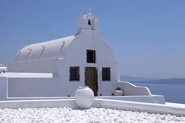 Igreja tradicional cúpula azul em Santorini, Grécia — Fotografia de Stock