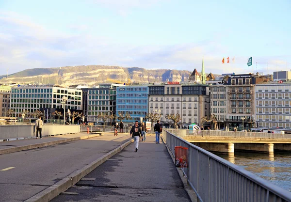 Citiscape with embankment of Geneva Lake in Geneva, Switzerland. — Stock fotografie