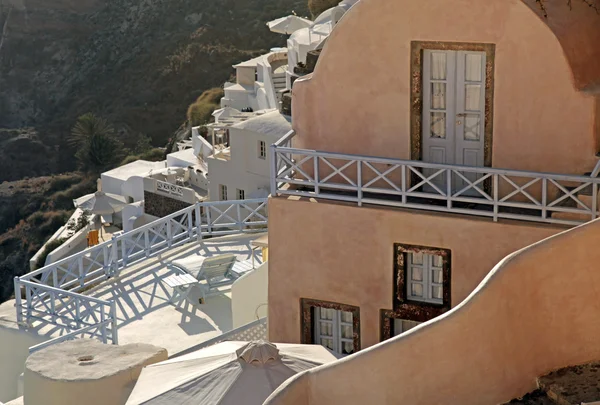 Épületek Oia falu a naplemente, Santorini-sziget, Görögország — Stock Fotó