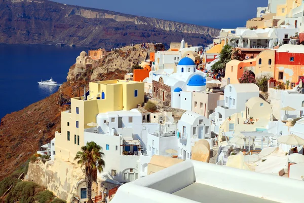 Beautiful view with colorful houses in  village of Oia, Santorin — Stock Photo, Image