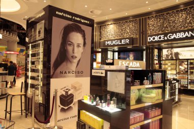 Havaalanı duty free Ben Gurion Havaalanı Tel Aviv, İsrail.
