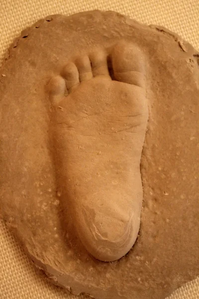 Closeup of imprint of the child foot in clay — Stock Photo, Image