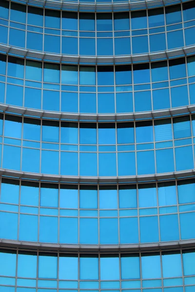 Ventanas del moderno edificio de oficinas — Foto de Stock