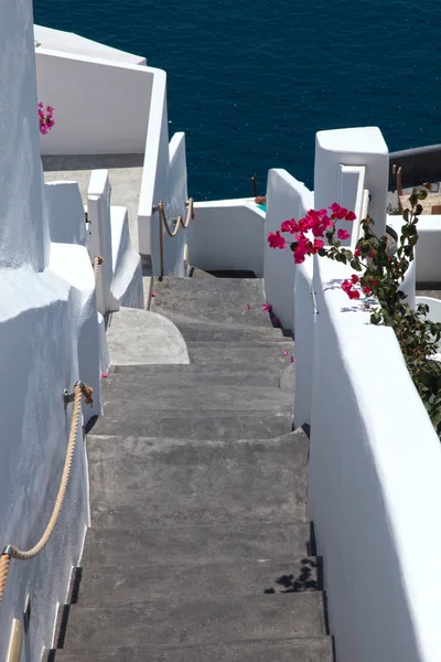 Steps and Aegean sea in Oia, Santorini, Greece — Stock Photo, Image
