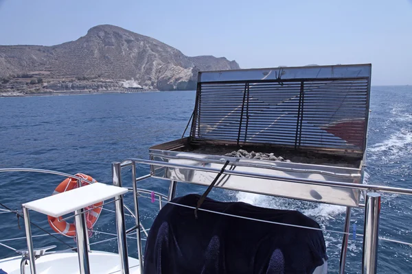 Barbekü Izgara deniz yat güvertede — Stok fotoğraf