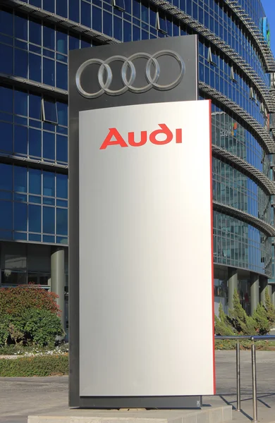 AUDI dealership logo stand in Herzliya, Israel. — Stock Photo, Image