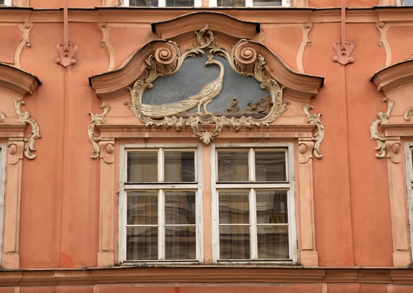 古典的巴洛克式窗口在布拉格，捷克共和国 — 图库照片