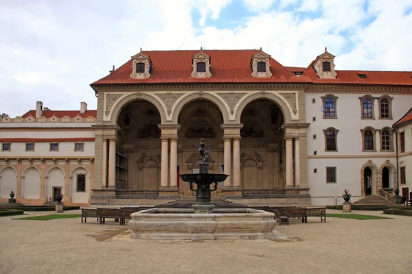 Senado checo en Waldstein Garden, Praga, República Checa . — Foto de Stock