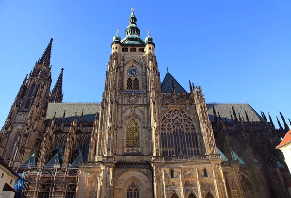 St. Vitus kathedraal in Praag kasteel in Praag, Tsjechië. — Stockfoto