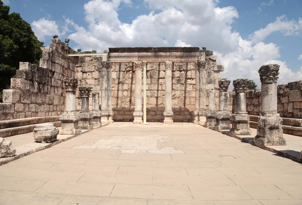 Ruïnes van de oude synagoge in Kafarnaüm, Israël. — Stockfoto