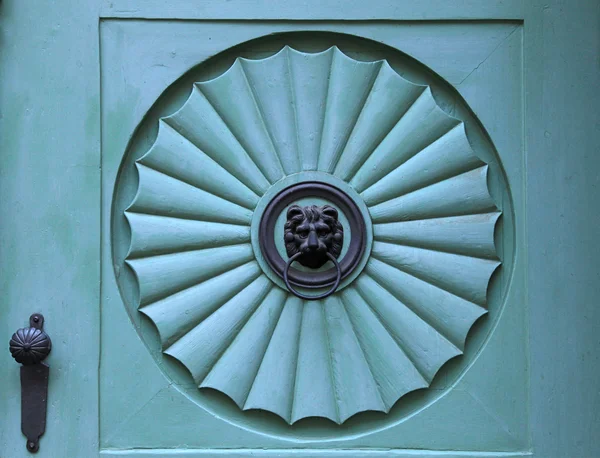 Architecture detail of old lion door knocker, Prague — Stock Photo, Image