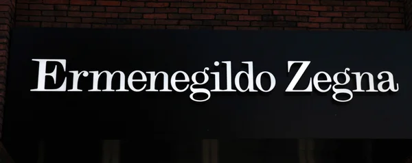 Logotipo de la marca Ermenegildo Zegna en boutique — Foto de Stock