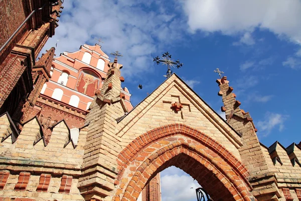 Détail de l'église gothique Sainte-Anne et de l'église Saint-François — Photo