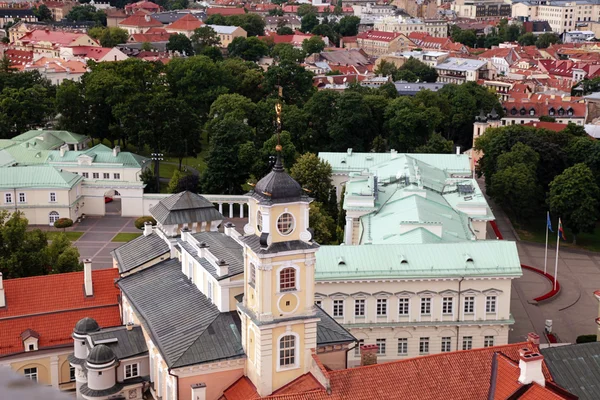 Vilnius stad Flygfoto från Vilnius universitet tower. — Stockfoto