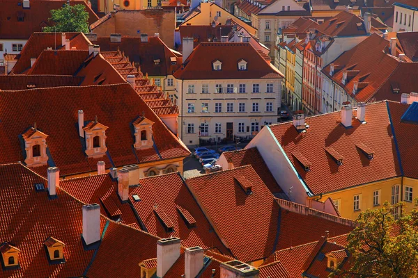 Eski kiremitli çatılar, prague, Çek Cumhuriyeti — Stok fotoğraf