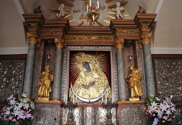 Icono Santo de la Madre de Dios Ostrobramska en Vilna, Lituania . —  Fotos de Stock