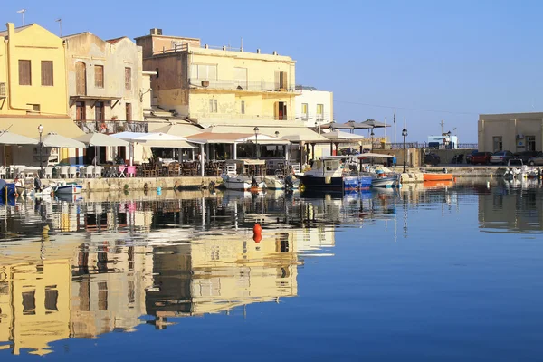 Der venezianische hafen in rethymno, beton, griechenland. — Stockfoto