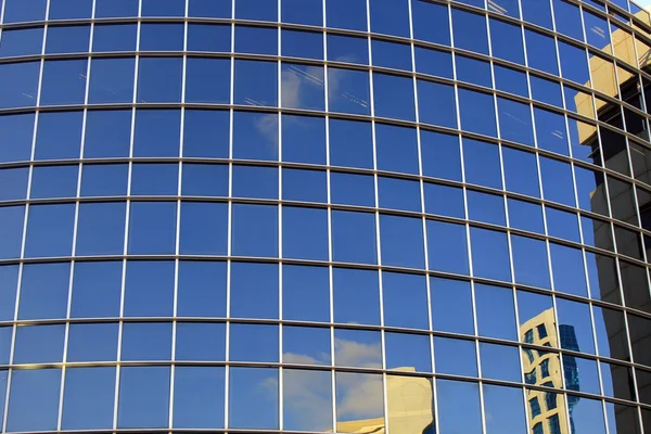 현대 오피스 빌딩의 창 — 스톡 사진