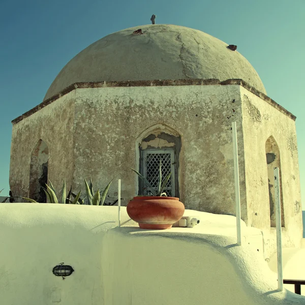 Ancient church on Santorini island, Cyclades, Greece. — Stock Photo, Image