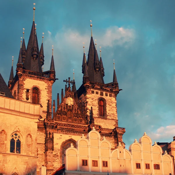 Iglesia de Nuestra Señora frente a Tyn, Praga, República Checa . — Foto de Stock