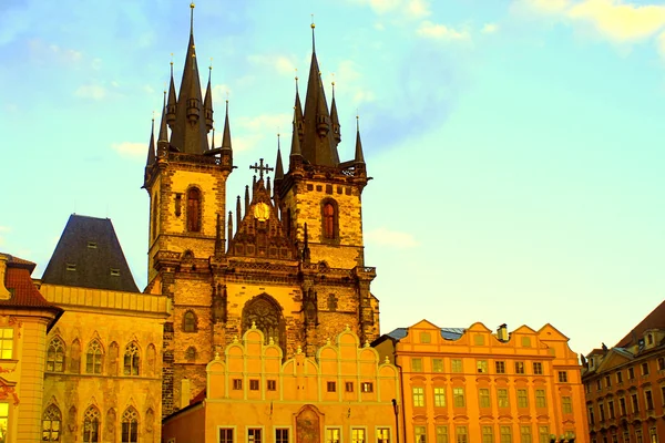 Kerkelijk van onze vrouw tegenover tyn, Praag, Tsjechië. — Stockfoto