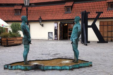 Çeşme Pissing erkekler Kafka Museum Prague civarındaki oteller