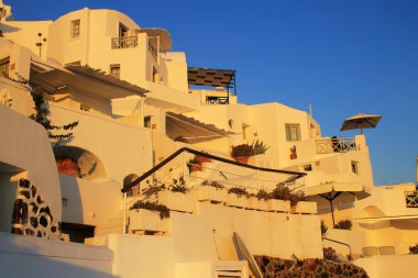 Teraslı evleri, Oia, Santorini, Yunanistan manzara. 