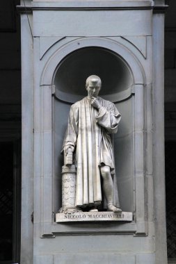 Niccolo Macchiavelli heykeli, Floransa, Italya