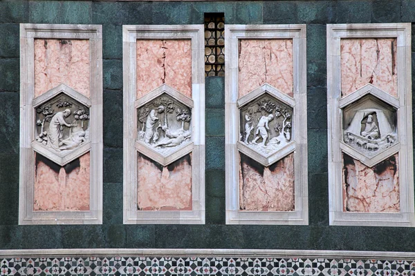 Деталь базилики Санта Мария дель Фиоре во Флоренции — стоковое фото