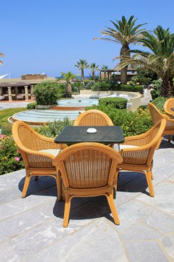 Al fresco koltuk Akdeniz otel terasında 