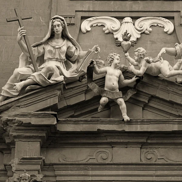 Escultura no prédio do Tribunal de Justiça, Florença, Itália — Fotografia de Stock