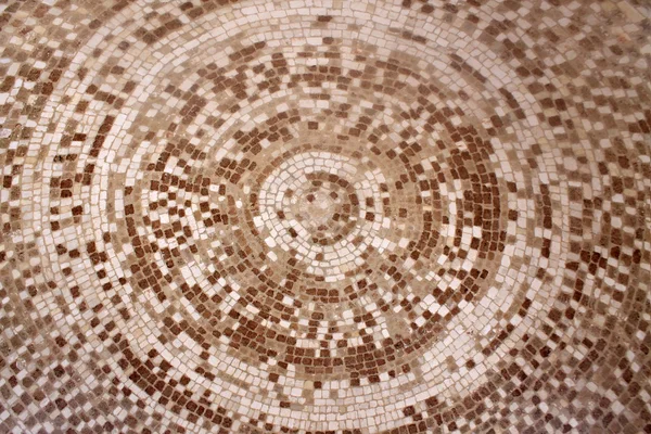 Vieux carreaux de céramique mosaïque romaine beige et marron en motif cercle — Photo