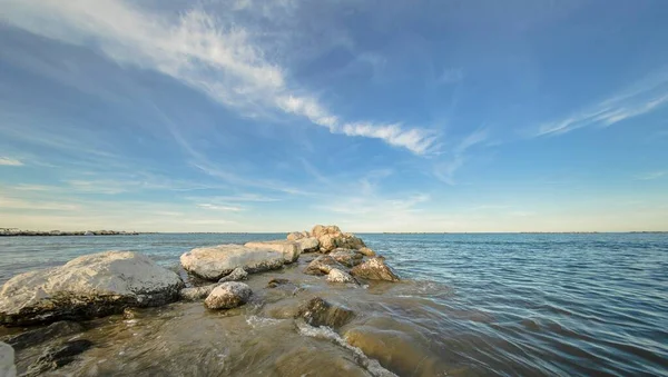 Paesaggio Marino Visto Dalle Rocce Dalle Onde Che Infrangono — Foto Stock