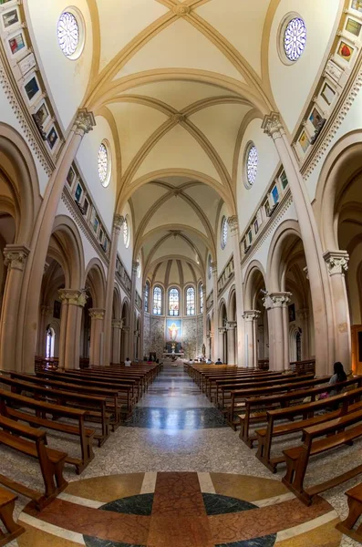 Utsikt Över Det Inre Jesu Heliga Hjärtas Kyrka Pescara — Stockfoto