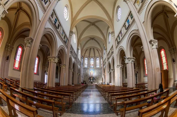 Utsikt Över Det Inre Jesu Heliga Hjärtas Kyrka Pescara — Stockfoto