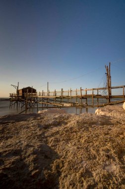 İskeleden İtalyan mancınığı görünüyor.