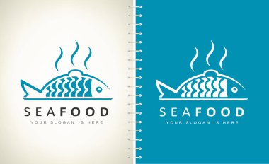 Deniz ürünleri amblemi taşıyıcısı. Tepside taze pişmiş balık..