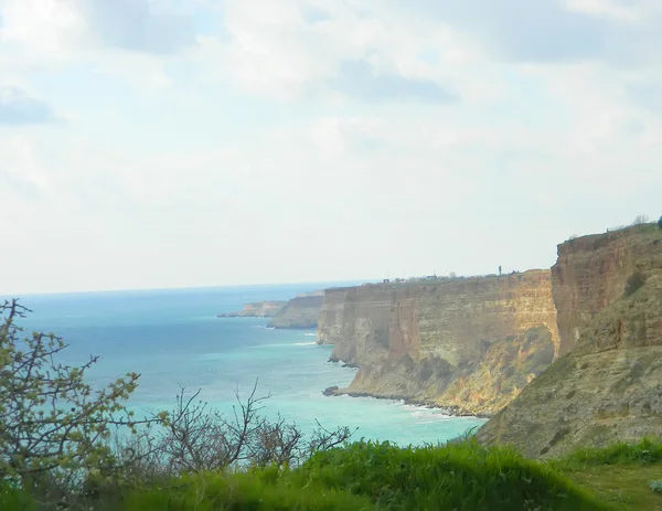 Gryning vid Svarta havet. Morgon seascape med berg. Crimea. — Stockfoto