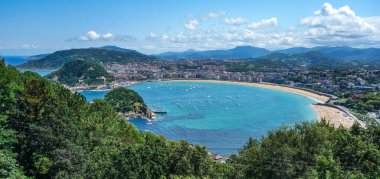 Monte Igeldo 'dan San Sebastian ve La Concha Körfezi manzarası