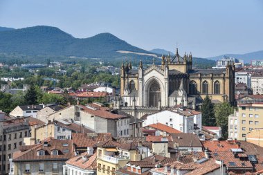 Vitoria Gasteiz, İspanya - 21 Ağustos 2021: Santa Maria Katedrali ve Vitoria şehri