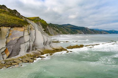Zumaia ve Deba, İspanya arasında Bask Sahili UNESCO Global Geopark 'taki Flysch kaya oluşumları