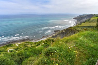 Zumaia ve Deba, İspanya arasında Bask Sahili UNESCO Global Geopark 'taki Flysch kaya oluşumları