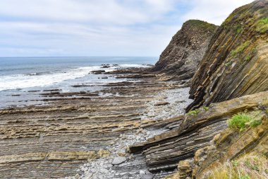 Zumaia ve Deba, İspanya arasında Bask Sahili UNESCO Global Geopark 'taki Flysch kaya oluşumları