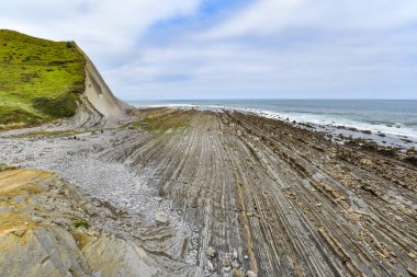 Zumaia ve Deba, İspanya arasında Bask Sahili UNESCO Global Geopark 'taki Flysch kaya oluşumları