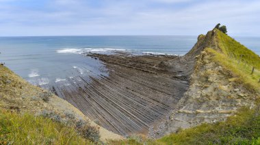 Zumaia ve Deba, İspanya arasında Bask Sahili UNESCO Global Geopark 'taki Flysch kaya oluşumları
