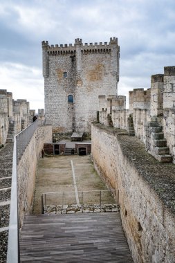 Penafiel, İspanya - 6 Mart 2025: 10. yüzyıl Penafiel Kalesi, Kastilya ve Leon
