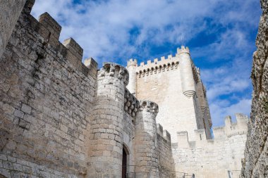 Penafiel, İspanya - 6 Mart 2025: 10. yüzyıl Penafiel Kalesi, Kastilya ve Leon