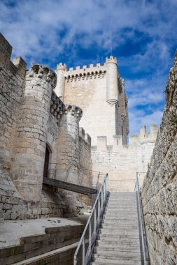 Penafiel, İspanya - 6 Mart 2025: 10. yüzyıl Penafiel Kalesi, Kastilya ve Leon