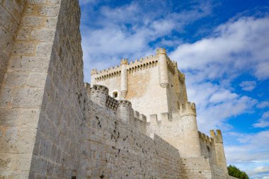 Penafiel, İspanya - 6 Mart 2025: 10. yüzyıl Penafiel Kalesi, Kastilya ve Leon