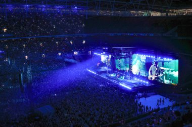 Londra, İngiltere - 26 Temmuz 2025: Oasis Wembley Stadyumu 'ndan canlı performans sergiliyor.